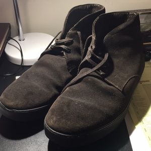 Men’s brown Tods chukkas